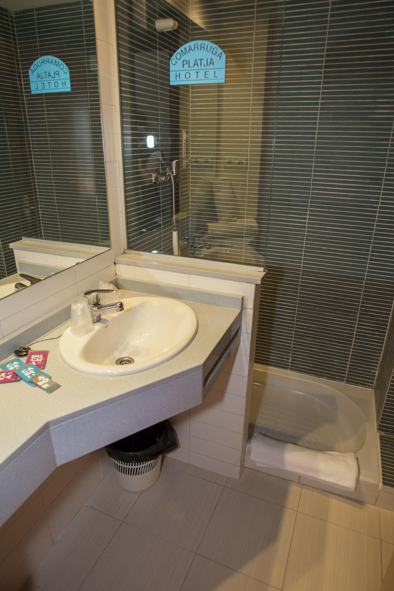 Hotel Comarruga Platja Екстериор снимка