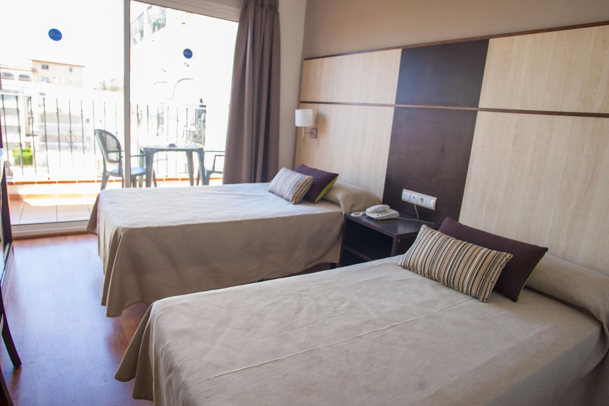 Hotel Comarruga Platja Екстериор снимка