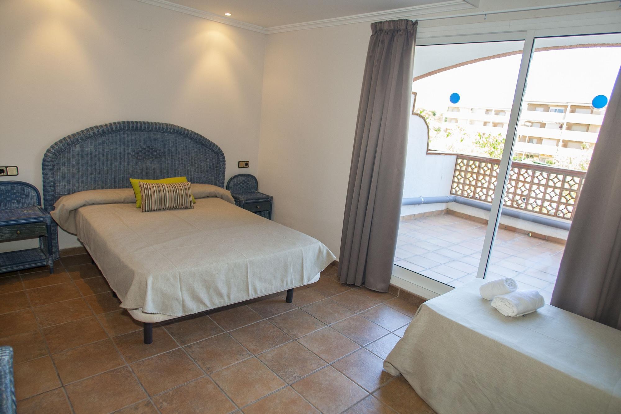 Hotel Comarruga Platja Екстериор снимка