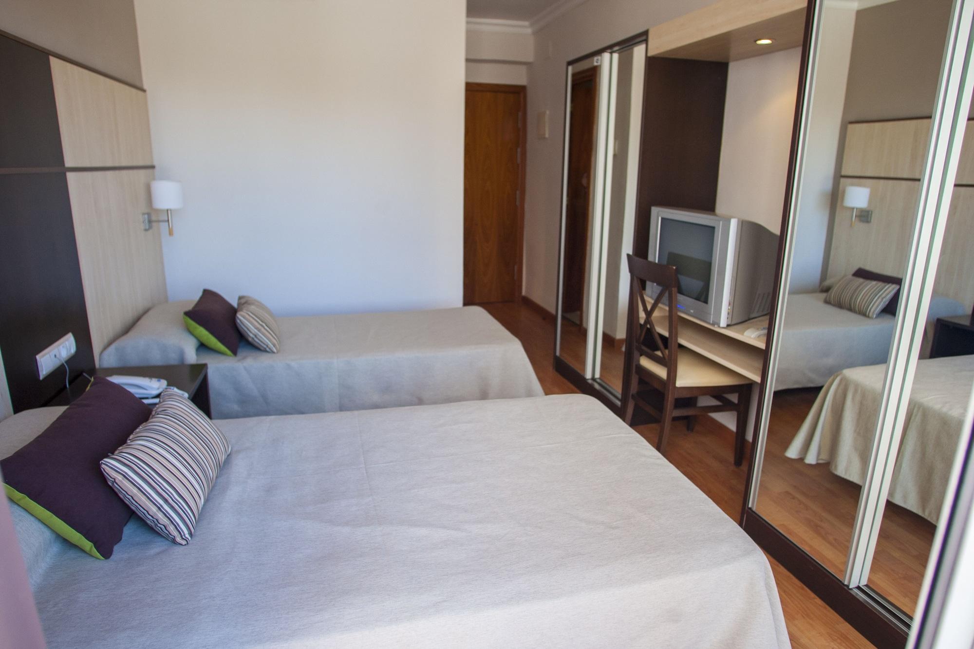 Hotel Comarruga Platja Екстериор снимка