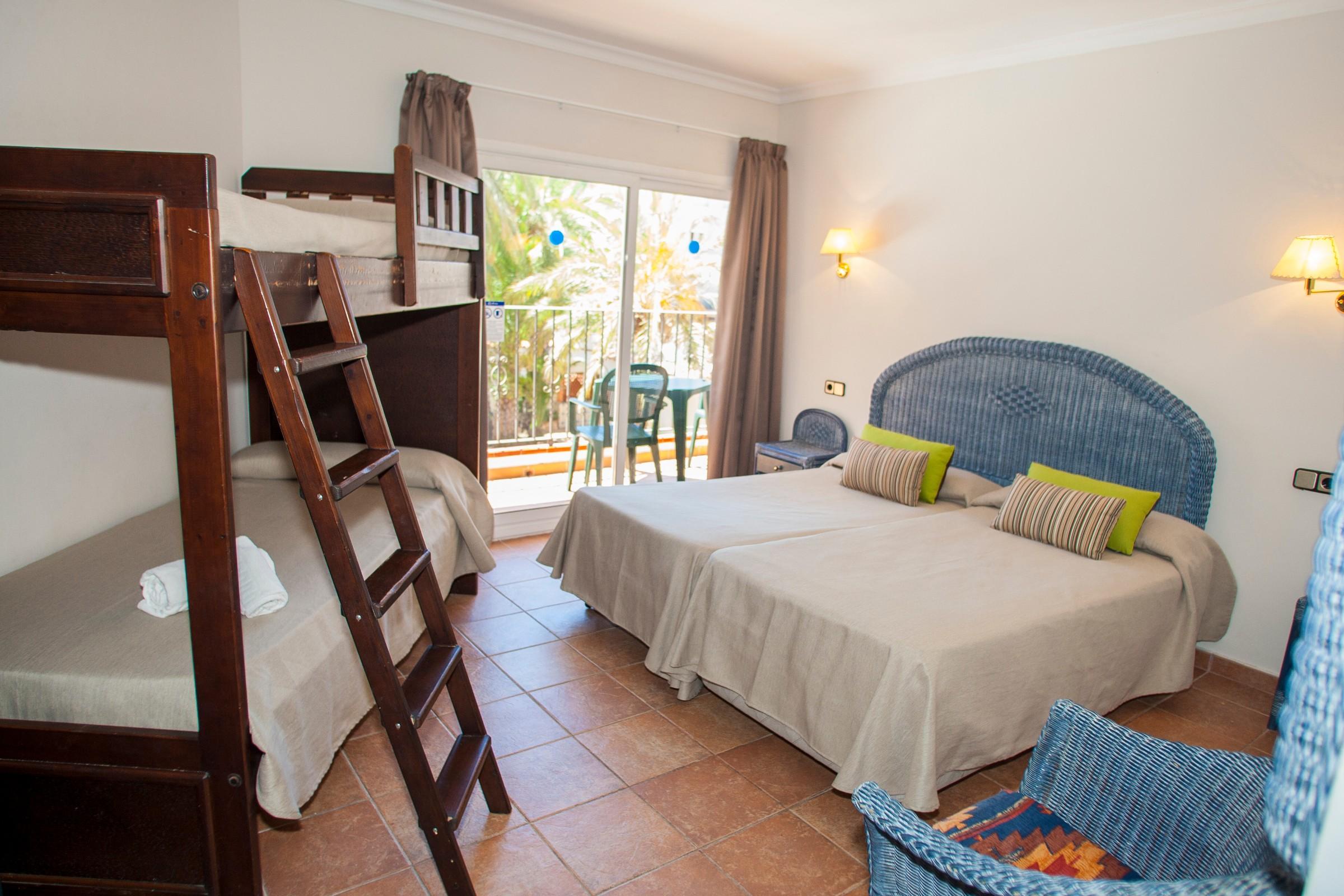 Hotel Comarruga Platja Екстериор снимка