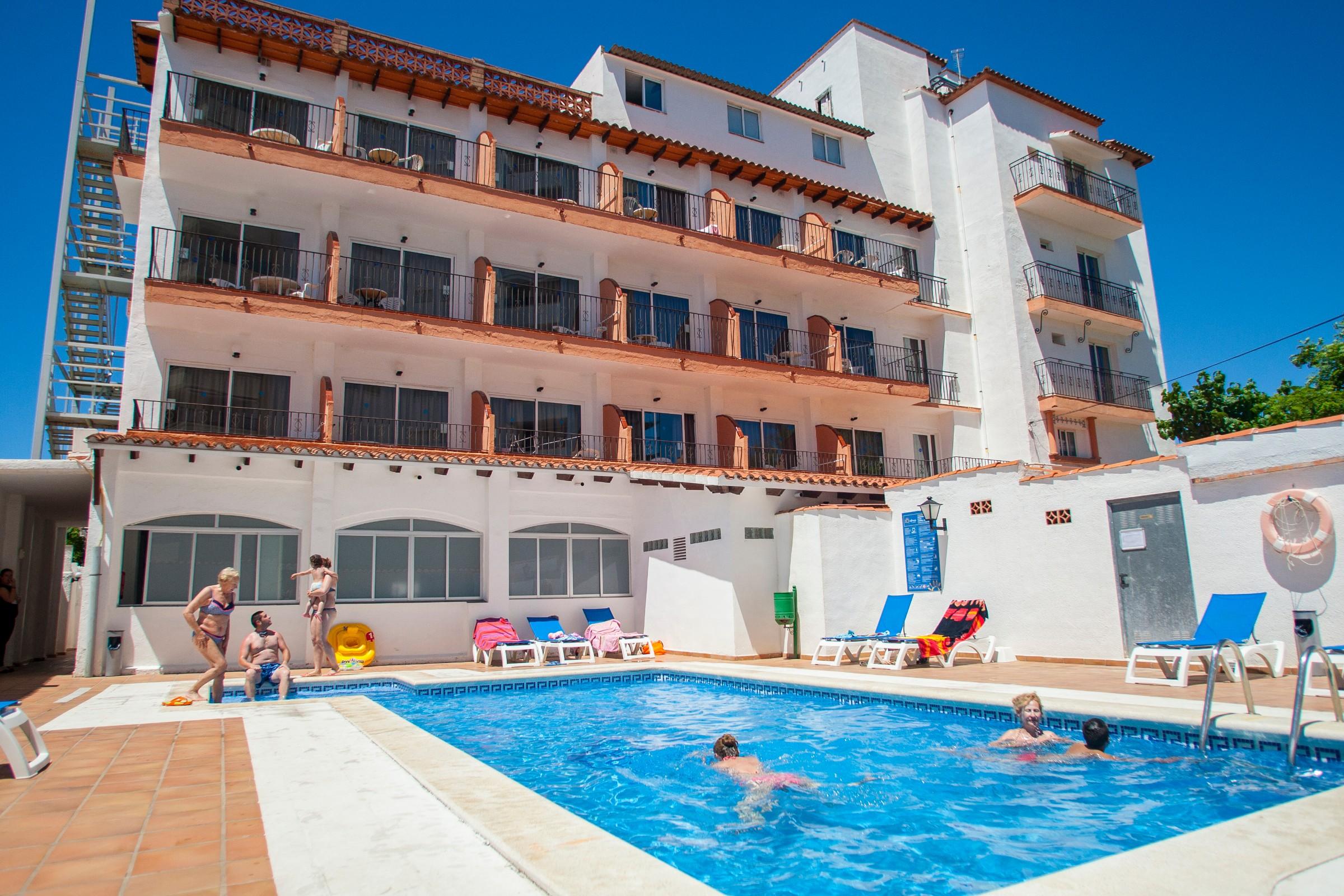 Hotel Comarruga Platja Екстериор снимка