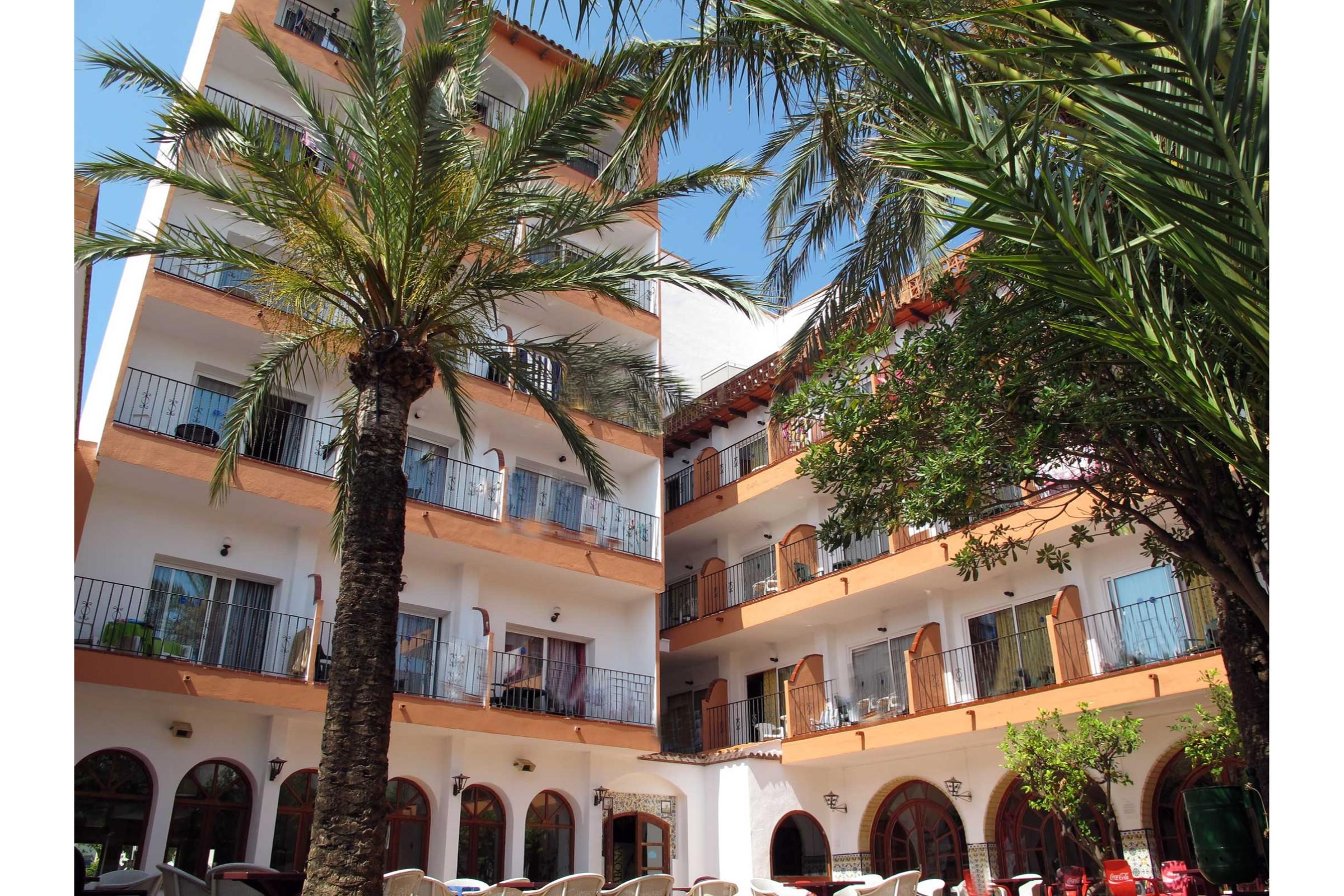 Hotel Comarruga Platja Екстериор снимка