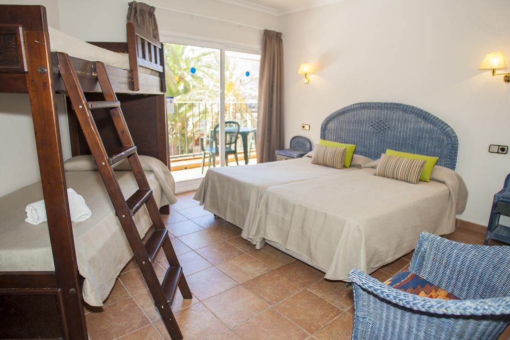 Hotel Comarruga Platja Екстериор снимка