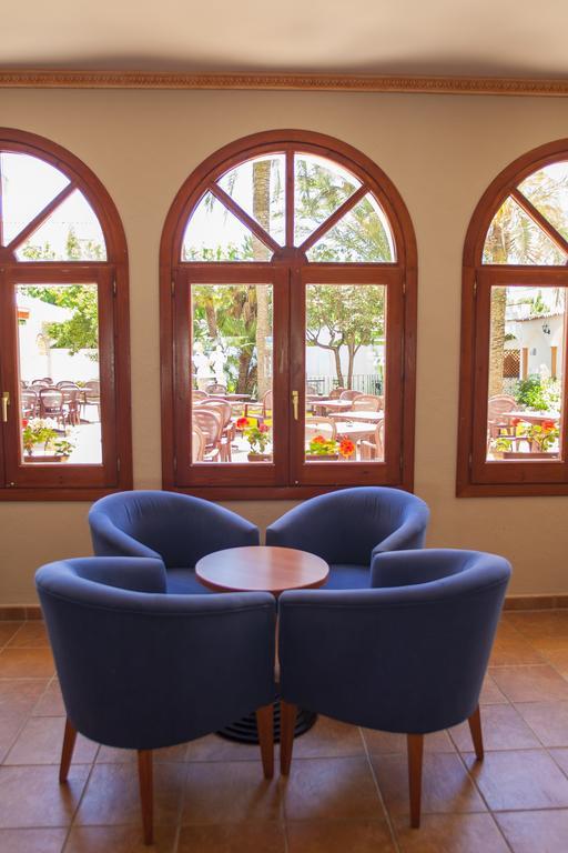 Hotel Comarruga Platja Екстериор снимка