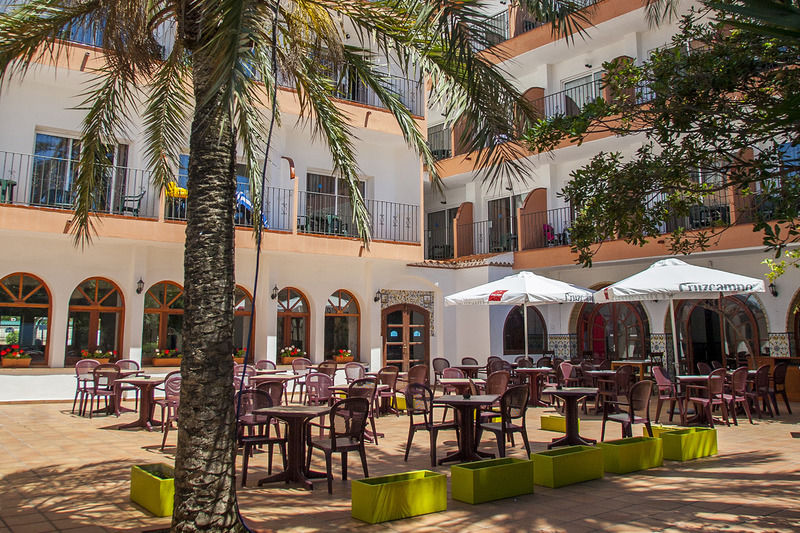Hotel Comarruga Platja Екстериор снимка