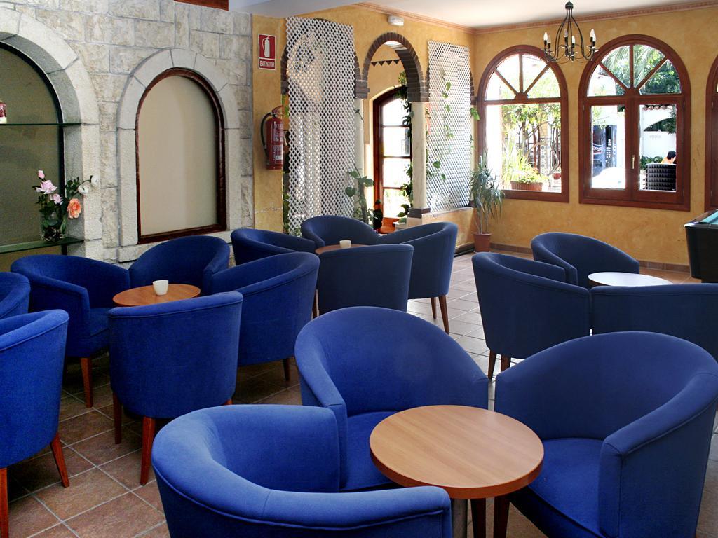 Hotel Comarruga Platja Екстериор снимка