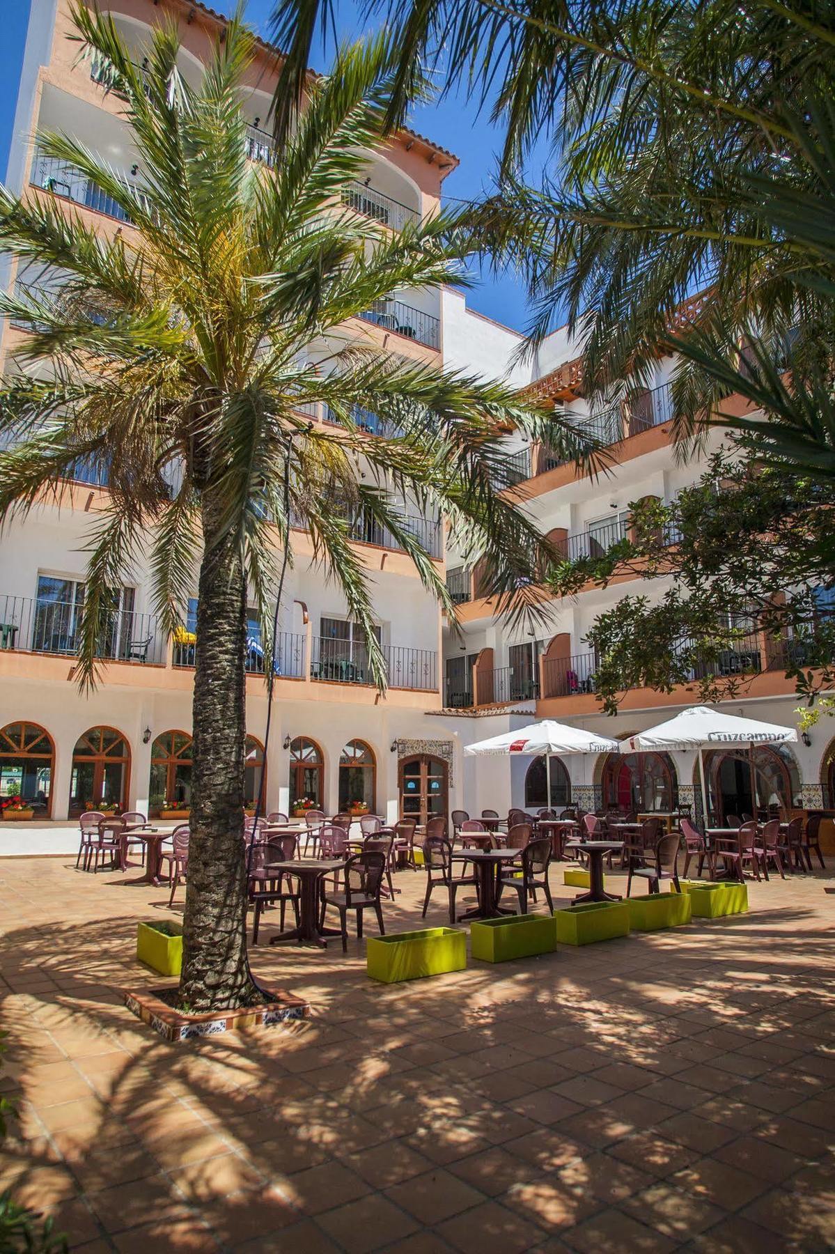 Hotel Comarruga Platja Екстериор снимка