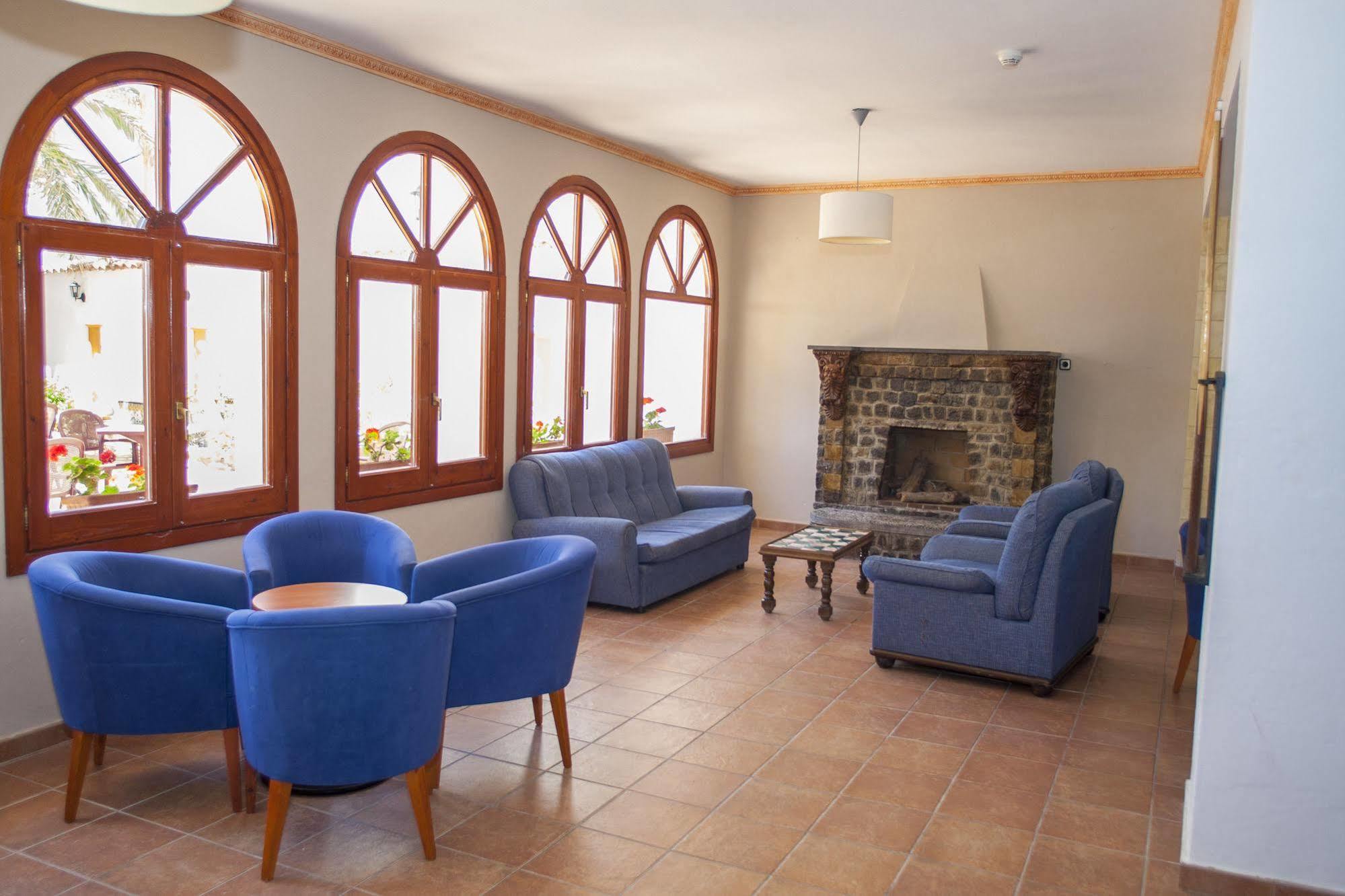 Hotel Comarruga Platja Екстериор снимка