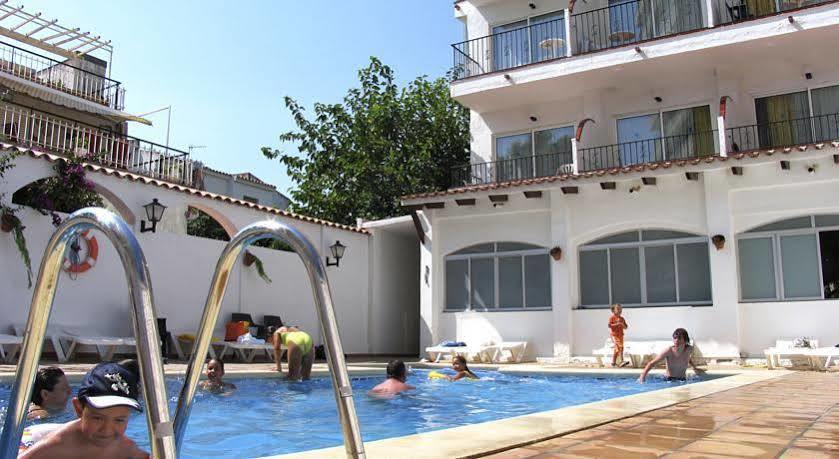 Hotel Comarruga Platja Екстериор снимка