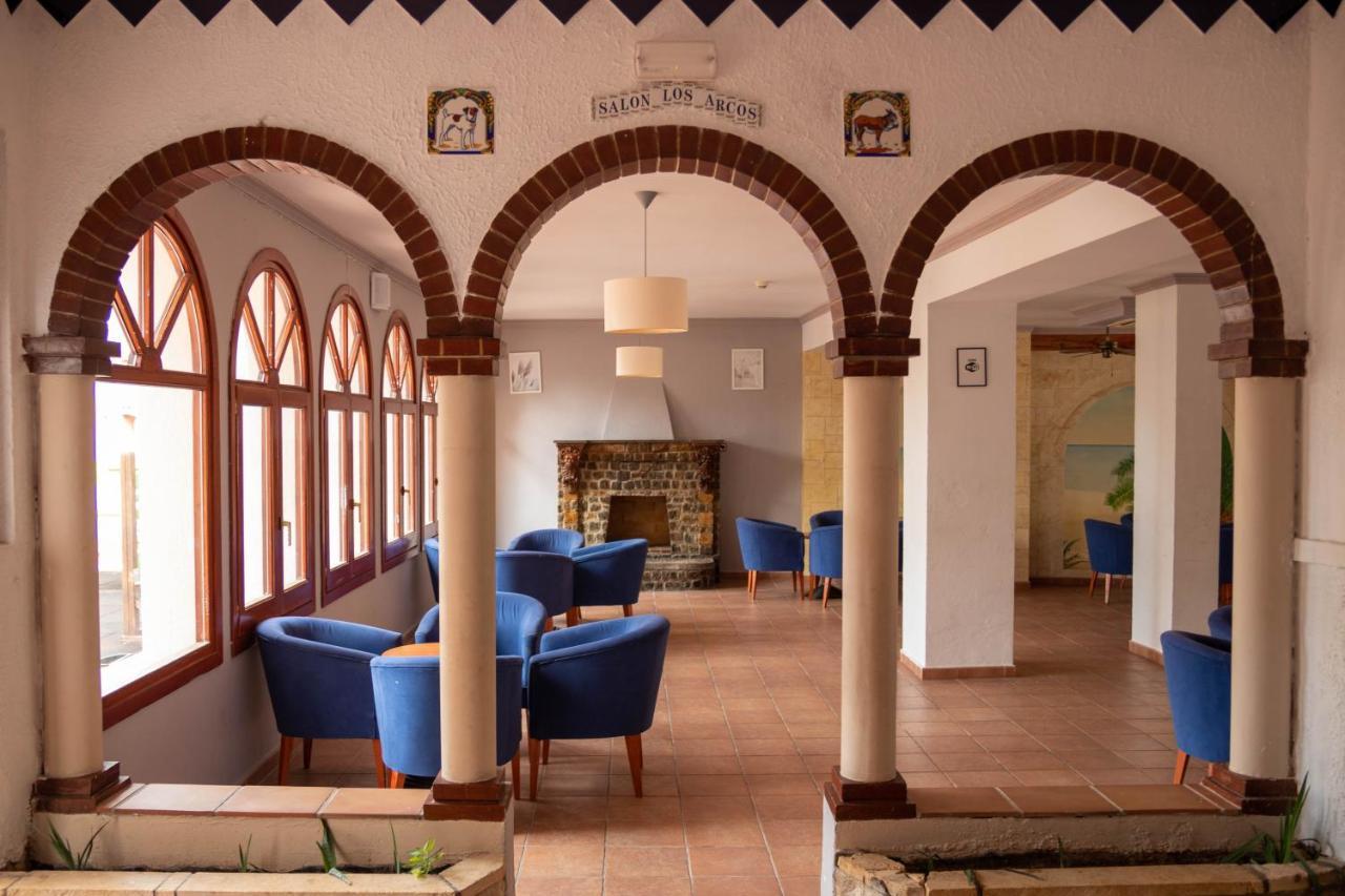 Hotel Comarruga Platja Екстериор снимка