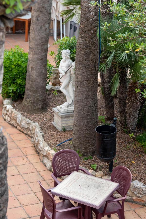 Hotel Comarruga Platja Екстериор снимка